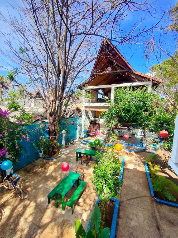 Gili Beach Bum Hostel Gili Trawangan Buitenkant foto